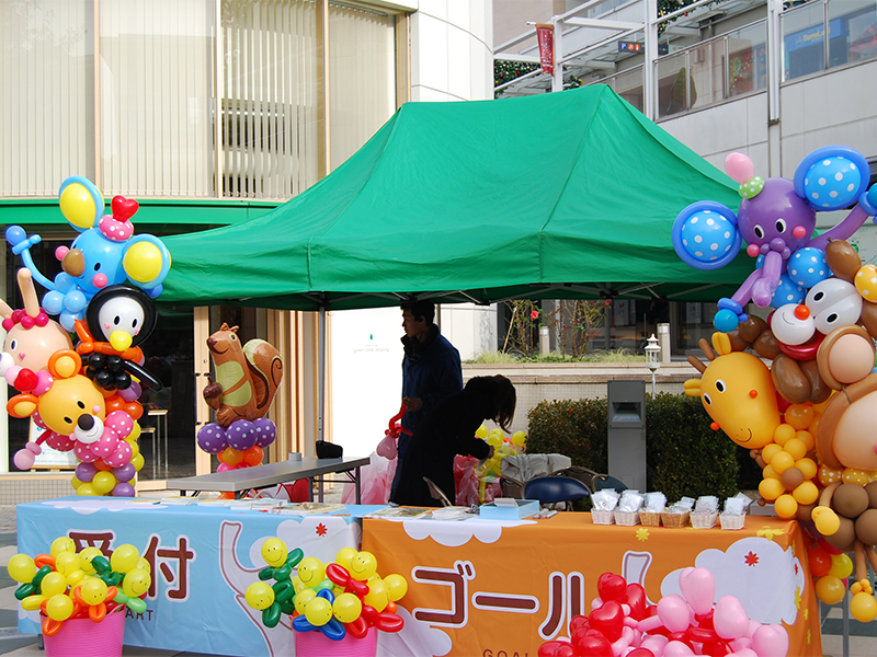 豊半様　マルシェイベントのバルーンアーチ